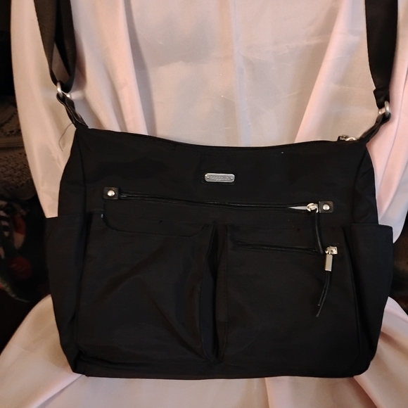 Baggallini crossbody bag in black and beautiful blue.. - Picture 9 of 9